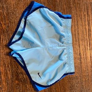 Girls Nike shorts, good condition size small!